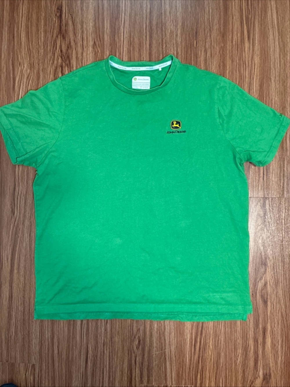 John Deere Men's XL   T-Shirt Green Embroidered Logo